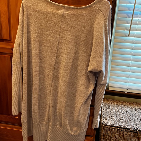 Tunic Style Light Jersey Top - Picture 2 of 2